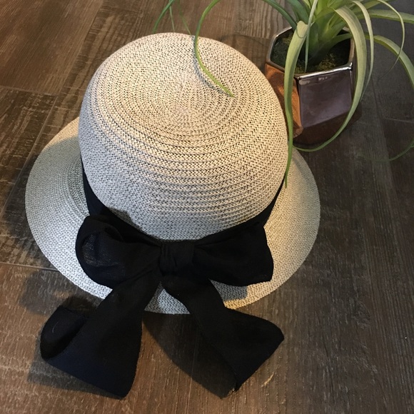 Spring straw hat with black ribbon detail. - Picture 4 of 8